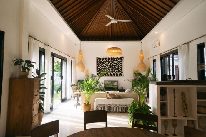 Splendid 3 BR villa with large pool and garden