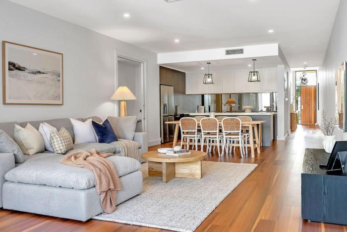 Relax at Ronnies - Coastal Elegance near the Beach