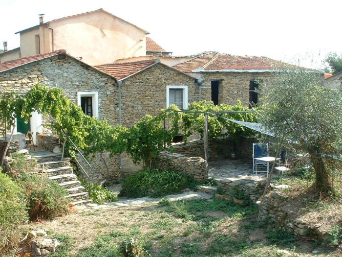 Charming Village House In The Groves Near The Sea