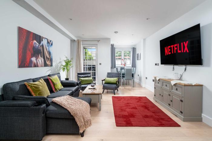 2Bed 2Bath at Hendon - 3 min to Train - 65 Inch TV