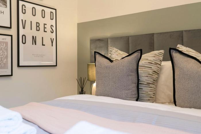 The Compact Caledonian Flat - Haymarket