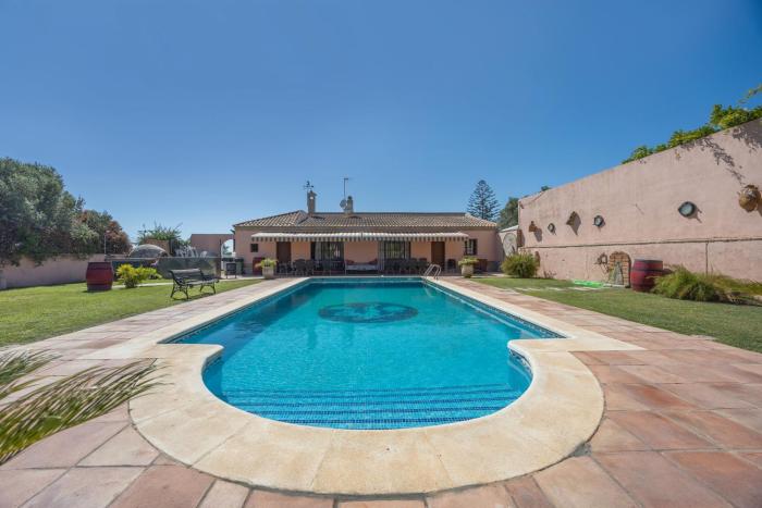 Casa Con Jardín y piscina