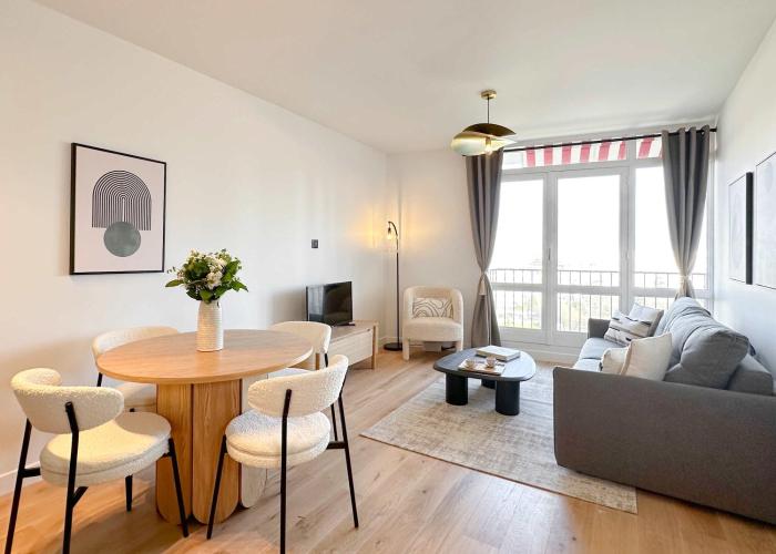 Central Paris - Premium apartment with balcony and lift for 5