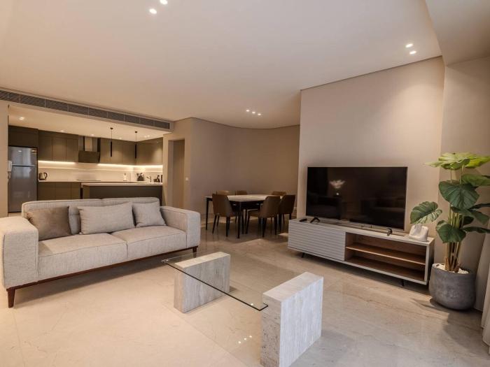 Luxury 3 Master Bedrooms with 1 Nanny Room and Pool View