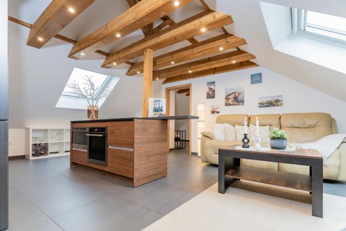 1 bedroom apt with king bed, 2 min to RAB