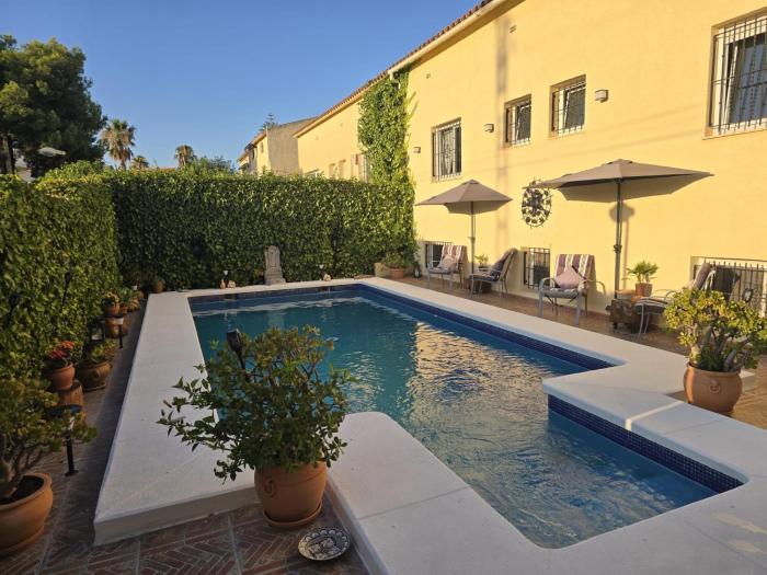 The Garden RA Floor Private Rooms, Pool, Garden Access