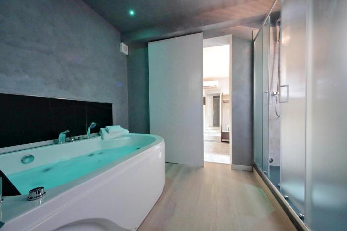 Termini Comfort Rooms and Jacuzzi Suite by Flatinrome