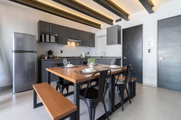 3Ph Amazing 2Bdrm 2bath private terrace fits 10