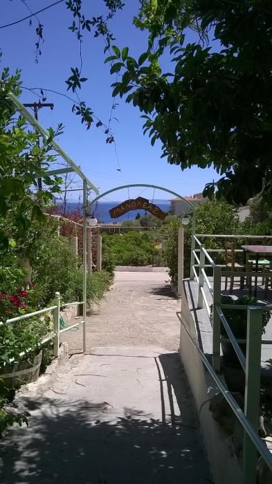 Manoleas Tavern & Rooms to Let