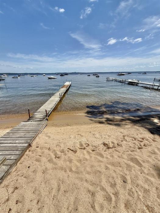 CAMP LINDY LIMIT 7 cottage