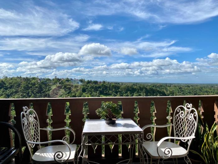 Crosswinds 1BR Suite, 50"QLED TV, BIG Balcony View