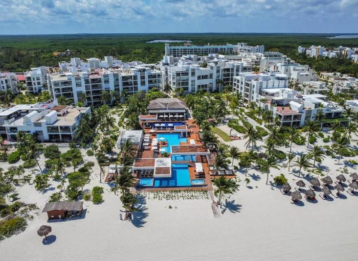 3BR Beachfront Luxury Apt wFirst Class Amenities