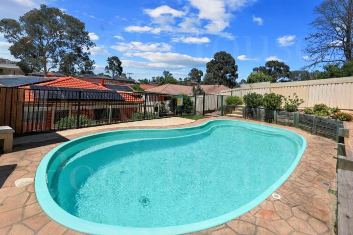 Relaxing Poolside House Escape3B