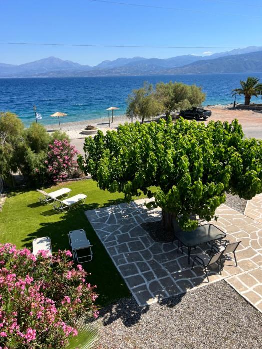 Nafpaktos PebBle Apartments in Marathias