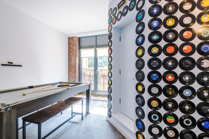 Pool Table, Stunning 2Bed Apt, Central Location