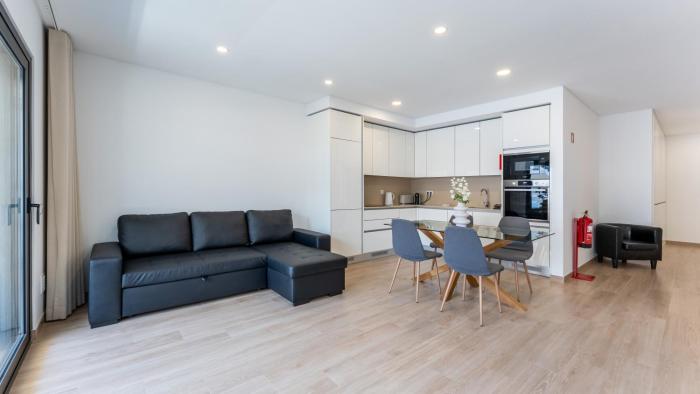 Elegant 2BDR Apartment in Quarteira by Lovelystay