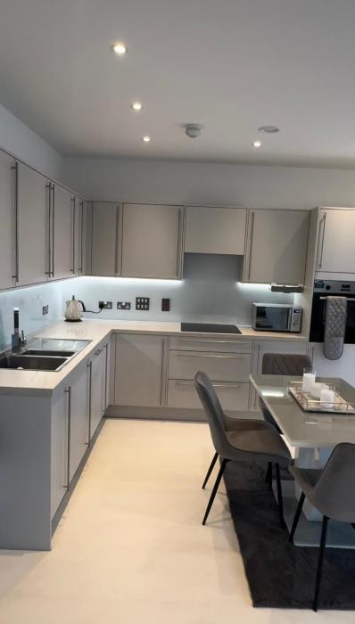 East London Riverside LUX APT