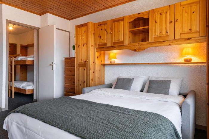 Cosy Apartment In Heart of Val Thorens, Ski In-Out with WiFi