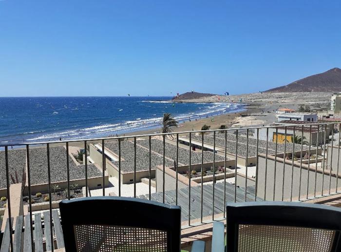 Casa Medano 40 by rentmedano, 2 bedroomed beach front apartment with parking