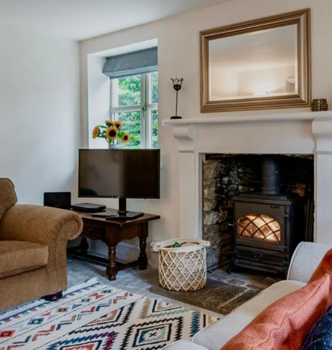 Pretty Cotswold Cottage with garden near Bibury