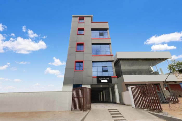 Super Townhouse Oak LB Metro Station Formerly Sunil Arcade