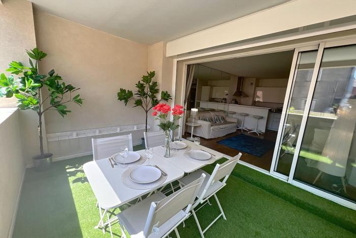 Cannes central Rue dAntibes wide 1 BDR w terrace - quiet in green scenery