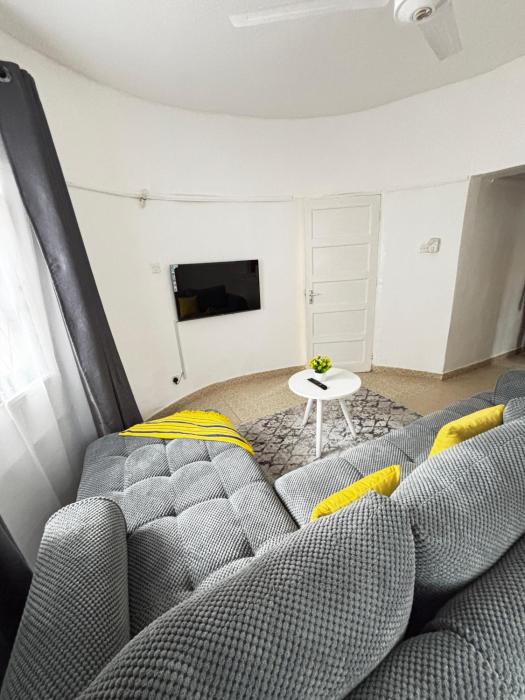 Cozy 1 bedroom in Nyali located behind city mall walk to the beach