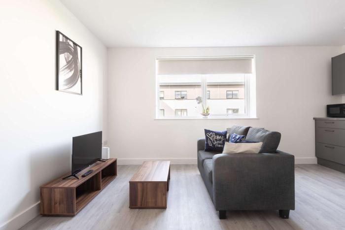 Smart 1 Bedroom Apartment in Bradford with Parking