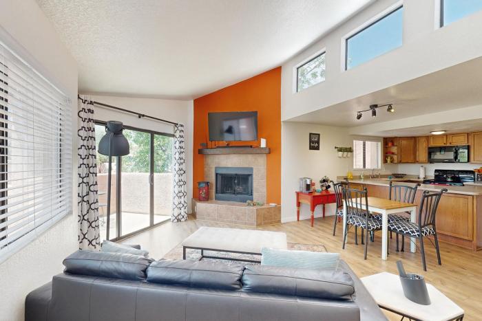 1 BR Condo in Tucson, Mountain Views