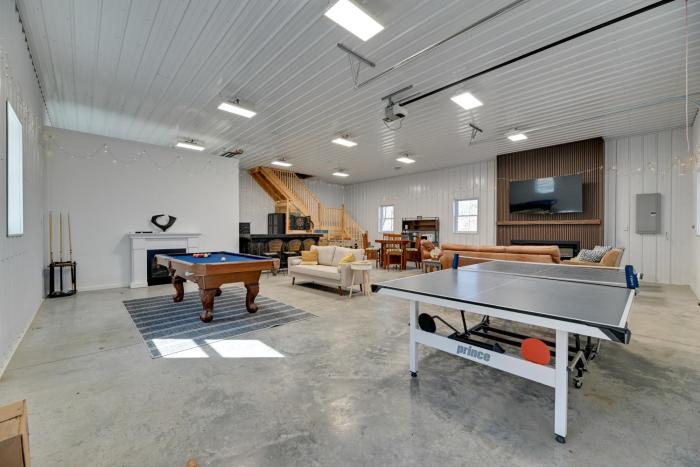 5 Mi to Slopes! Group Ski House with Game Room