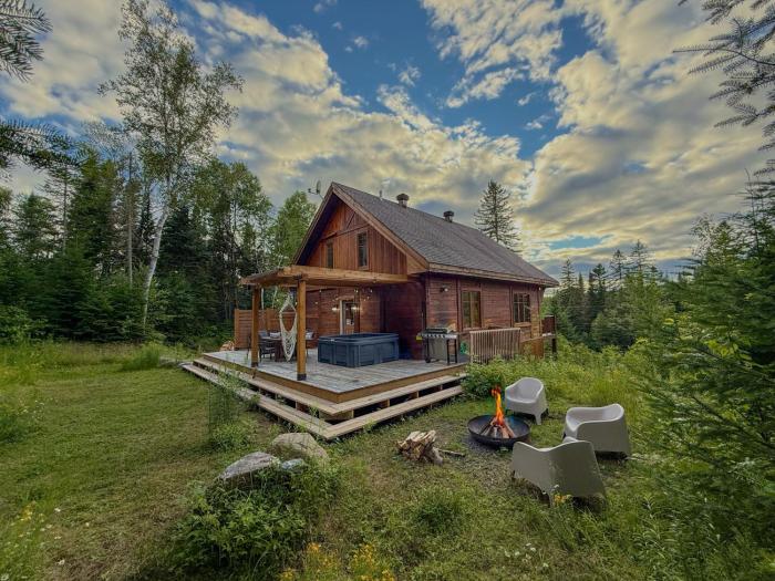 Le Saïra Spa, billiards, sauna, AC, St-Donat