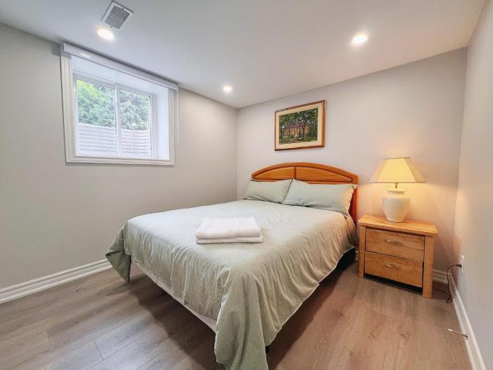 Cozy & Modern Ensuite Basement Rooms - Steps to Subway & Downsview Rogers Stadium