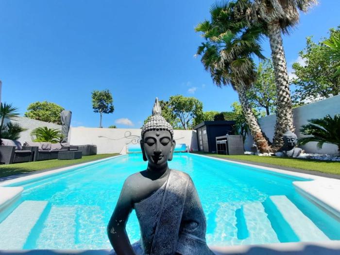 Maison avec Piscine privée chauffée 9X4m Clim TV grand ecran location saisonnière de vacances été proche plage et centre ville sud montpellier