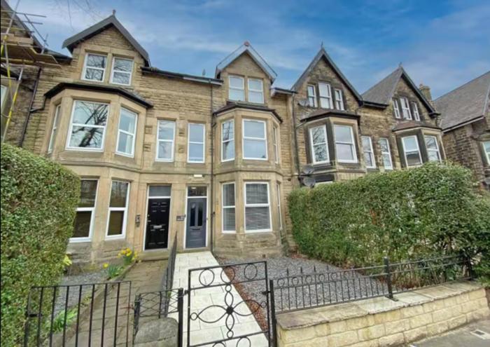 Eleven on Dragon- Room 9