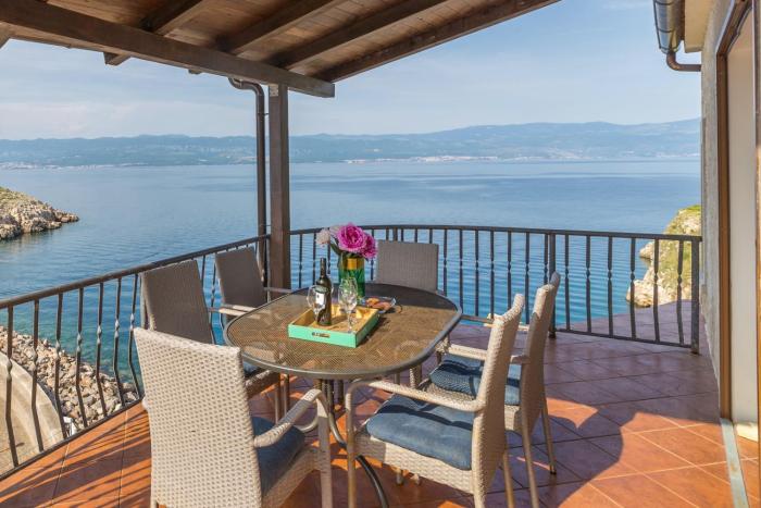 Villa BELLA MARE with stunning Sea Views in a quiet location in Vrbnik on Krk island