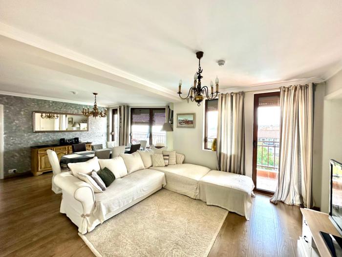 Luxury 3-BR apartment & sky terrace