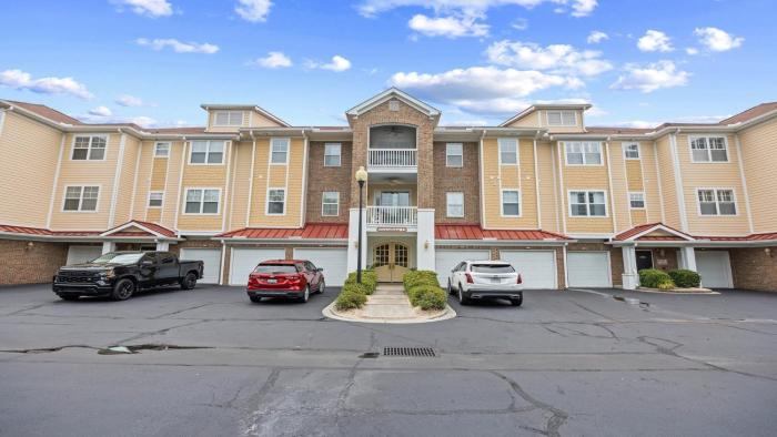 223 Greenbriar villa