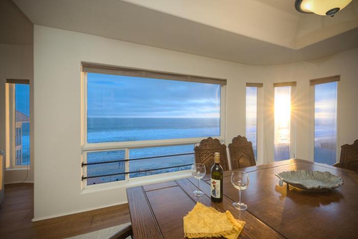 Direct Beach Access, Views, Carlsbad 2BR Upper Unit