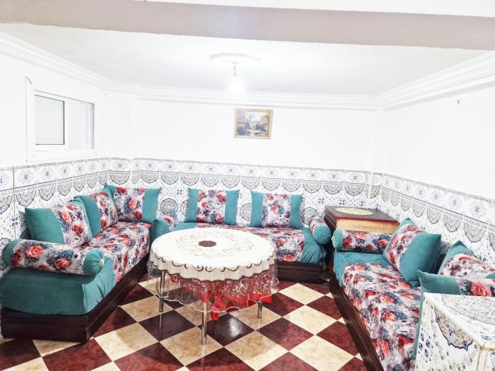 studio jirari chambre et 3 salons avec cuisine douche wifi