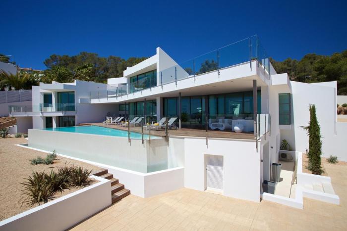 Serene Escape: Seaside Villa in Ibiza, 1001