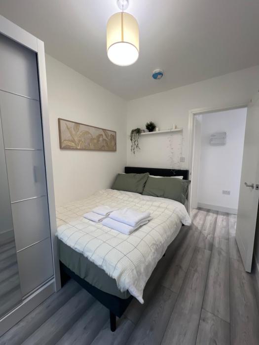 Double room - Private Bathroom-A newly built apartment with 3 floors- 5 rooms-3 Bathrooms-1 kitchen-1 terrace