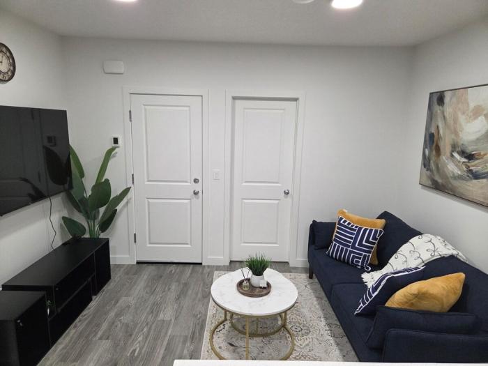 New Family Modern 2-Bedroom near Hospital, YMCA, Cineplex, Grocery Stores