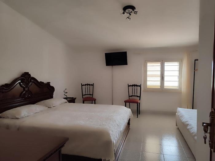 Family & Friends - Room 1 - Second Floor - shared bathroom