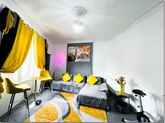 Spacious 3 Bedroom Entire Apartment Self Check in