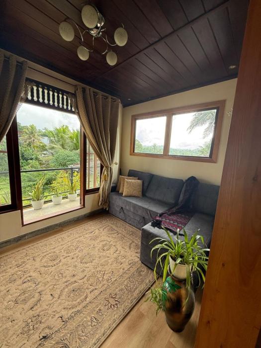 Cozy Hideaway and Quiet Rooftop in Beautiful Kandy