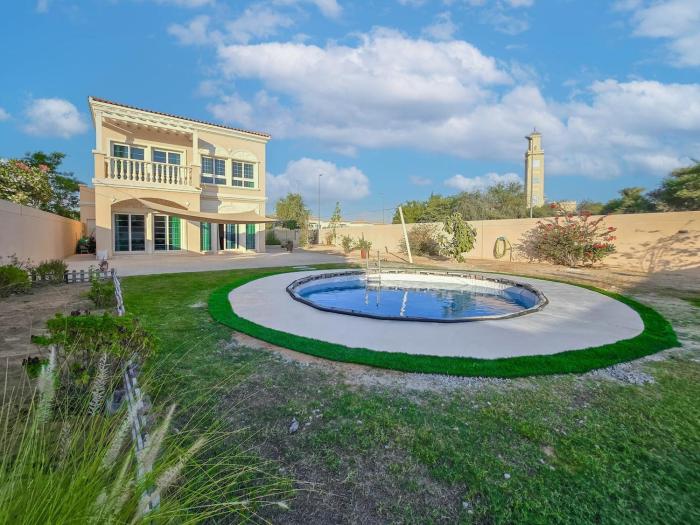 Private Pool Villa In Jvc