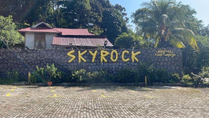 SKYROCK VILLA SG LEMBING