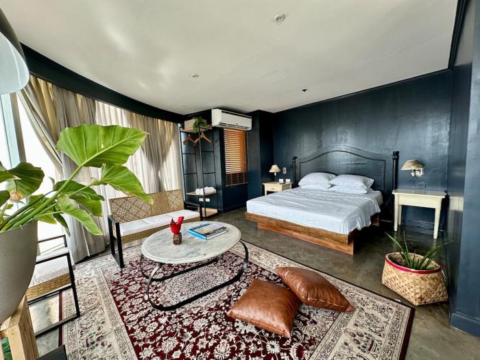 55-SQM Urban Cabin in Poblacion Makati