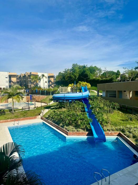 Apartamento en el Eje Cafetero-Aire acondicionado, piscinas, BBQ