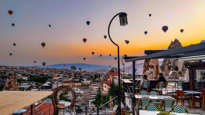 Elegance Cave Suites & Restaurant